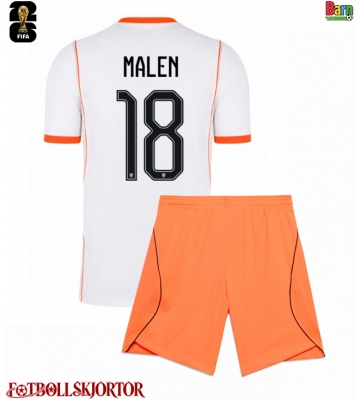 Nederländerna Donyell Malen #18 Borta Kläder Barn VM 2026 Kortärmad (+ Korta byxor)